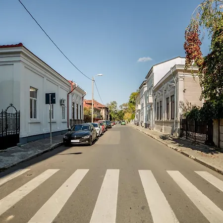 Away From - Modern & Cozy Near Vibrant Unirii Area Apartment *